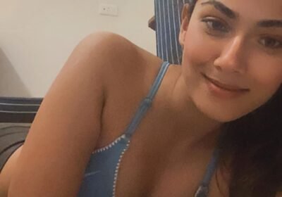 1.mira-rajput-post-yoga-session-selfie-1