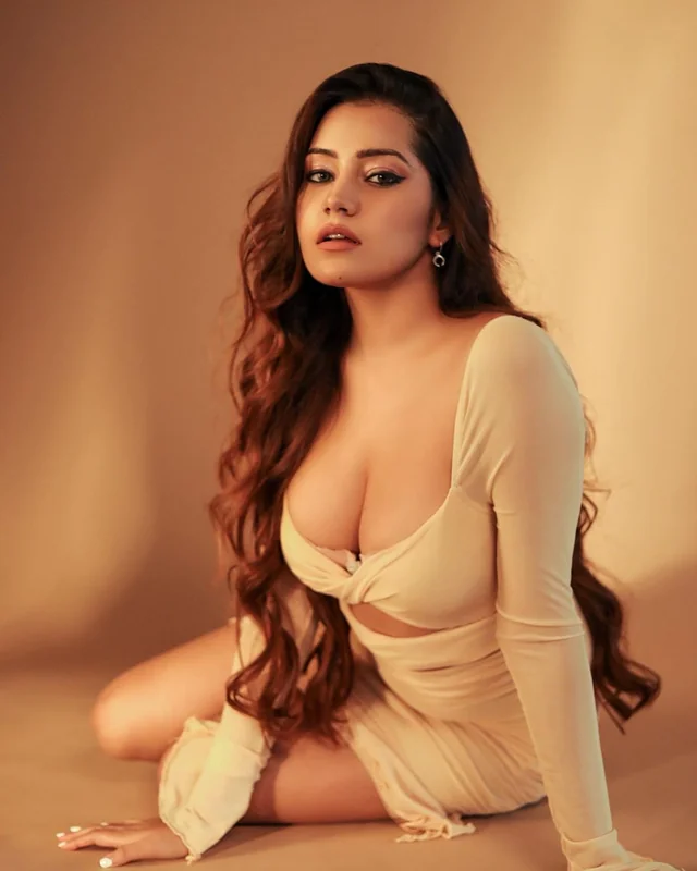 north indian Young call girls available here booking call