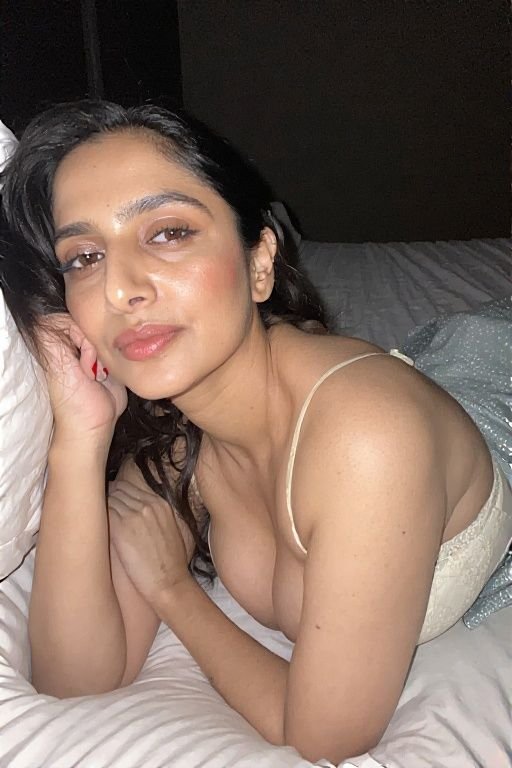 Good looking North and south indian girls available here contact now
