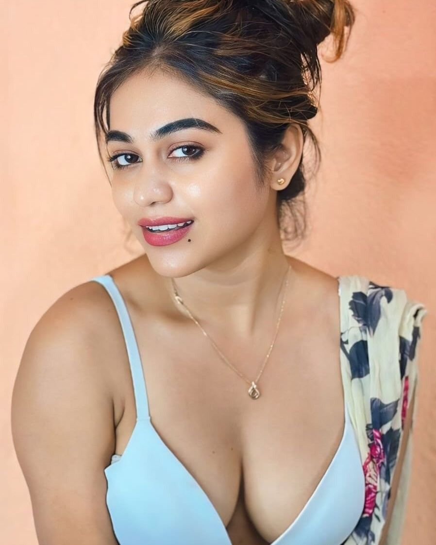My Self Divya Good looking Bangalore Young College Girl Directly Book Me