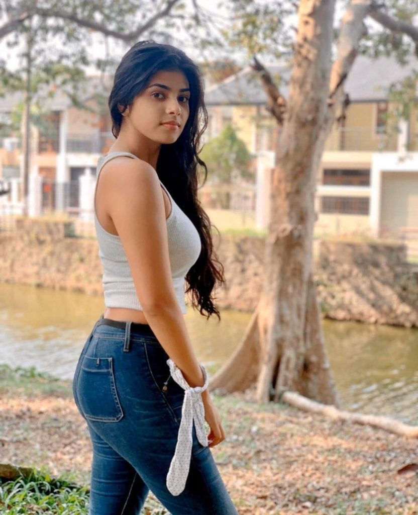 good looking young kannada womens available for fun booking call